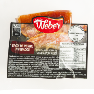 Bacon de pernil em pedaços